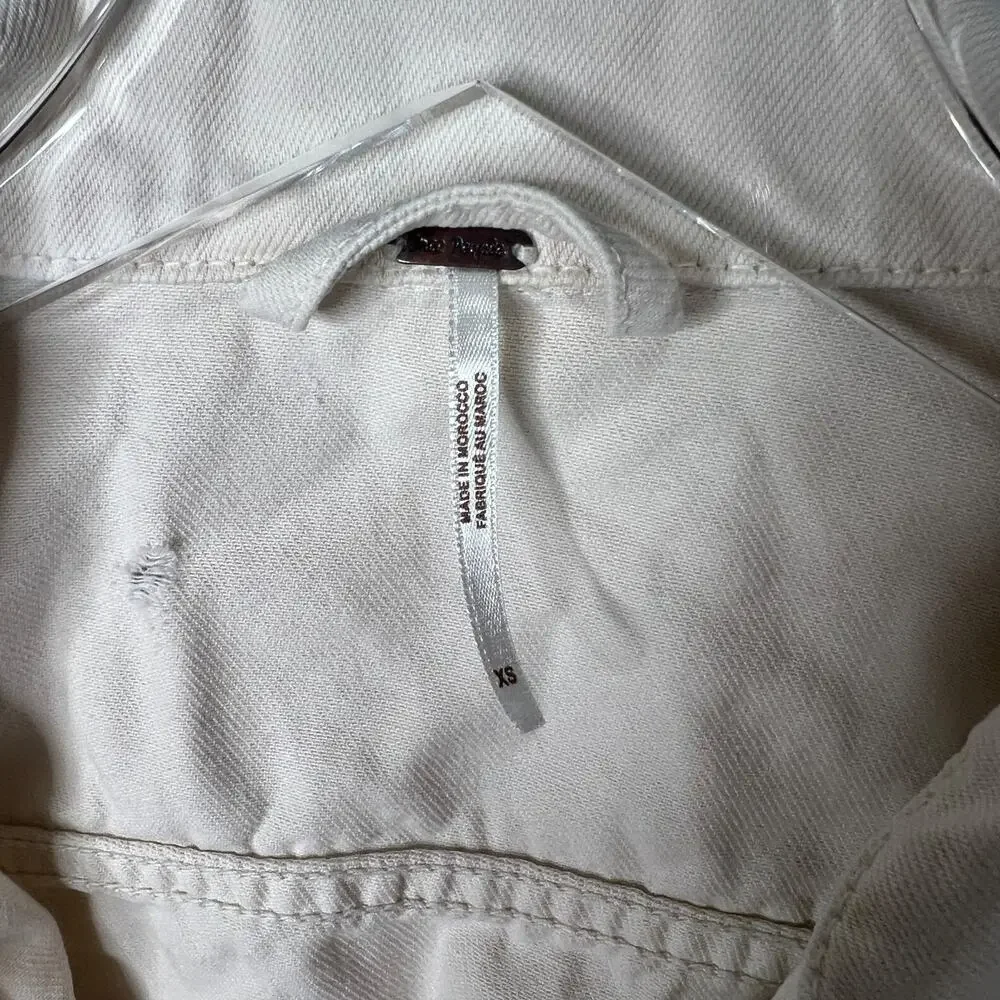 Free People Rumors Cropped Denim Jean Jacket FLAW Ecru Ivory Womens XS - Picture 9 of 10